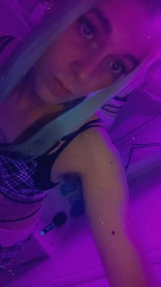 CarmenMelatonin: Sexy college girl loves to fuck
