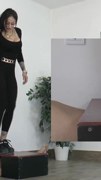 Orgasmele sclavului sub pantoful platformă al stăpânei Cleo