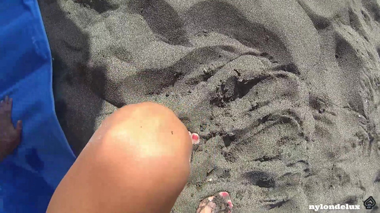 Nylondelux: Collant bianchi sulla spiaggia