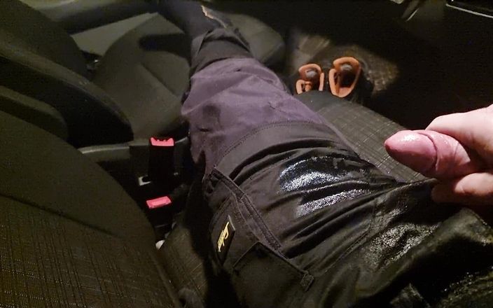 Snickerscum: Mijando e gozando em Minha Van