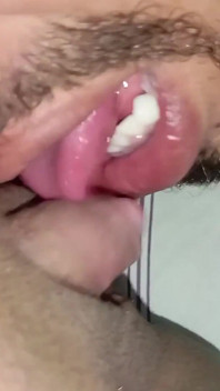 Sexe avec un rastafarien et il suce la chatte