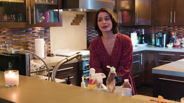 Modern-Day Sins: Dosa zaman sekarang - tante seksi syren de mer yang kesepian...
