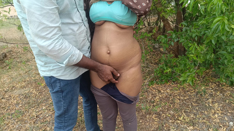 Inba: Une femme infidèle se fait sucer torride dans la nature