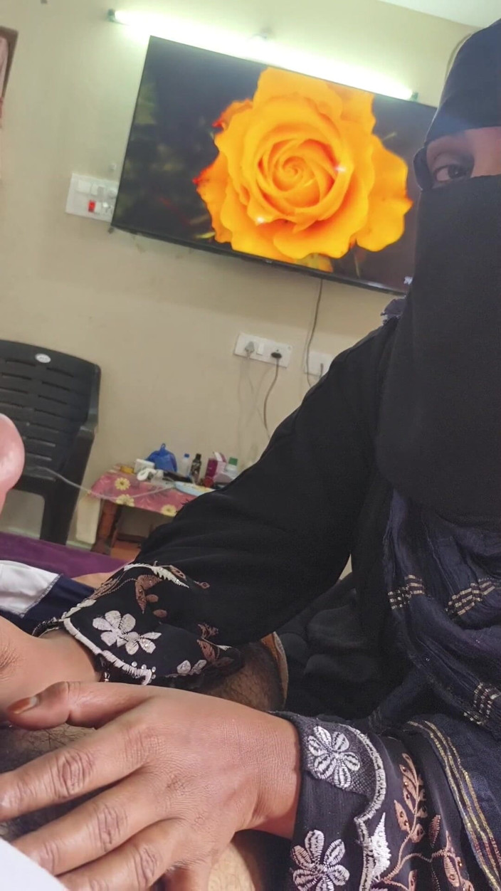 Sajjas: bhaartiy muslim telugu larki dhairy ke saath