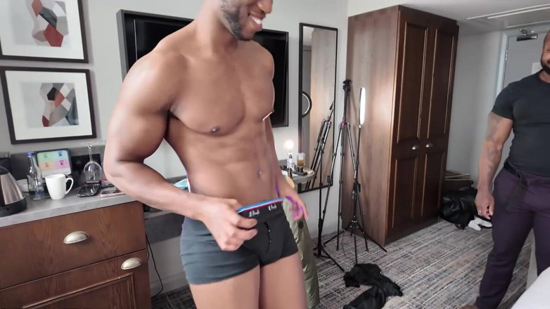 jasminebrooks: Kejutan gangbang hari jadi