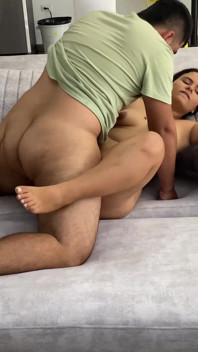 Adik tiri Saya Mahu Menonton TV Tetapi Lebih Suka Menelan Semua Susu Semasa Ibu Bapanya Tiada Di Rumah