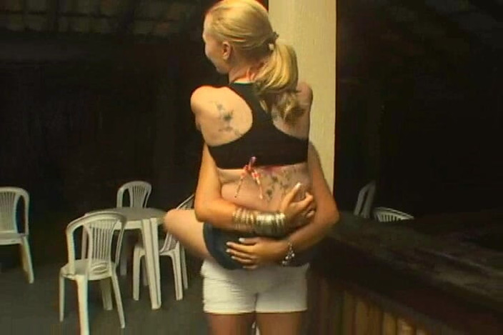 FetishKing: Lezbiyen ateşli seksi öpücükler maratonu