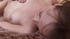 LTG sex movies: Remaja Rusia Alena membentangkan krim pada pepeknya dahulu dan kemudian...