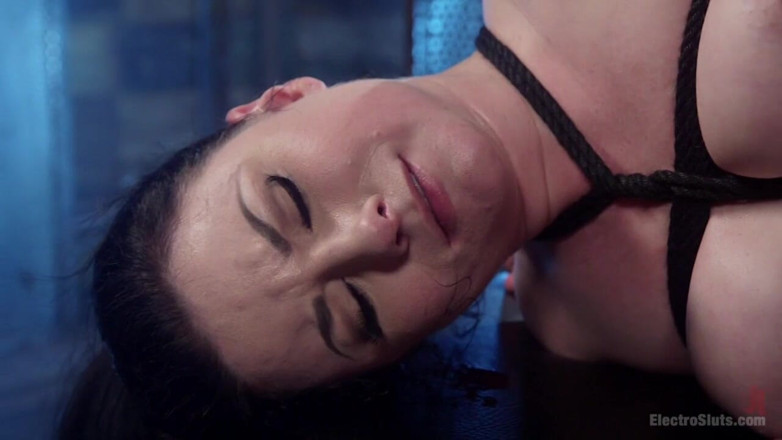 Electrosluts by Kink: Veruca James Menyerah!