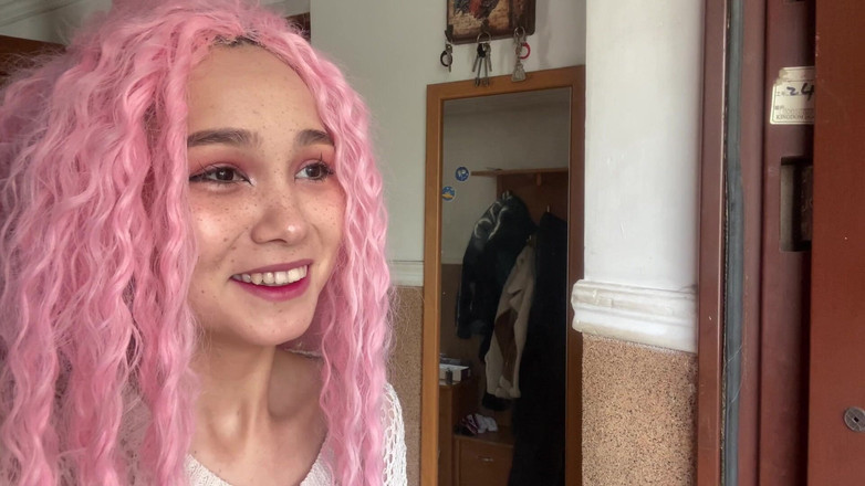 karina_lin: Follando a un amigo en el patio