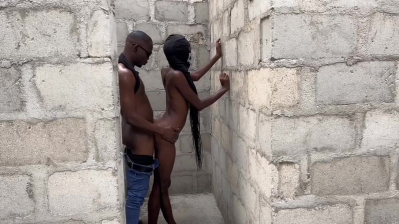 Gifttoobaby: Трахни її талію слизу в недобудованій будівлі, поки я не кінчу їй на дупу