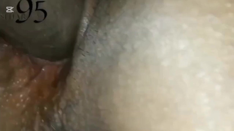 sehar95: Un mari laisse un inconnu utiliser sa femme attachée et...