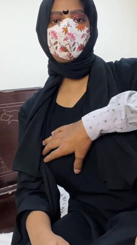 Indianca bhabhi flirtează jucăuș cu indianul ei devar frumos acasă