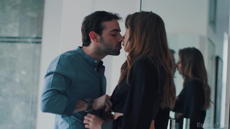 Erotica X: EroticaX - Paige Owens mostra l'amore con la sua figa bagnata...