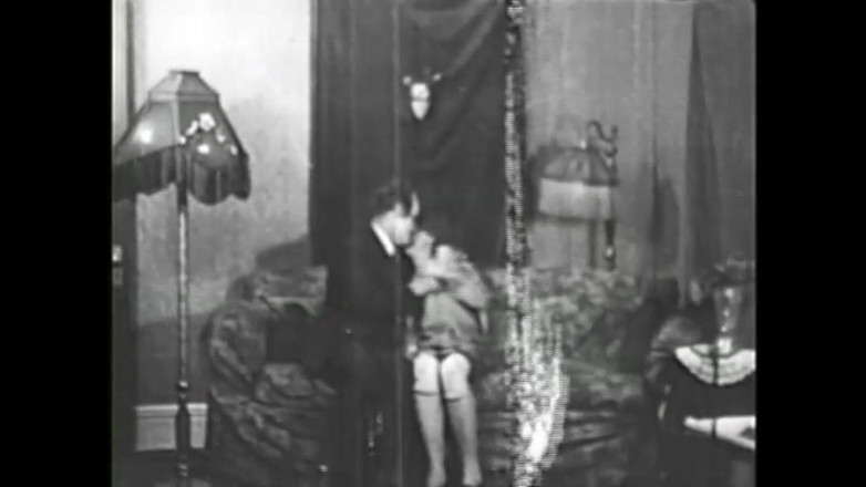 The Unforgettable: Babi Gozona Mengepam Susu