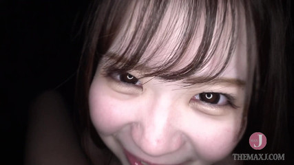 JAV Amateur: 她的阴户非常坚硬，几乎被平移！她弹跳的奶子鼓励硬活塞推力！