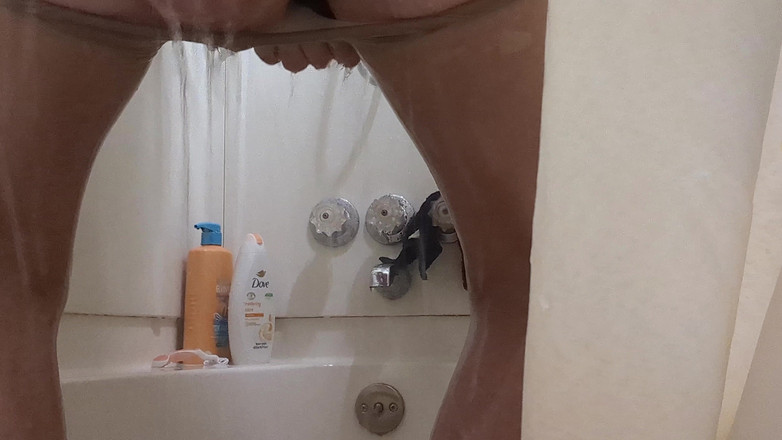 Pantyhose Jasmine: Mokra opalona rajstopy pod prysznicem