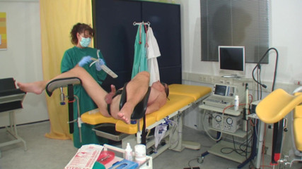 Rubber & Clinic Studio - 1ATOYS: Extrem pissbehandling