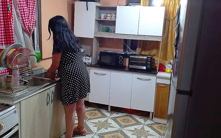 BBW Kelly Mom: Escena de la película entre las ollas y las sartenes...