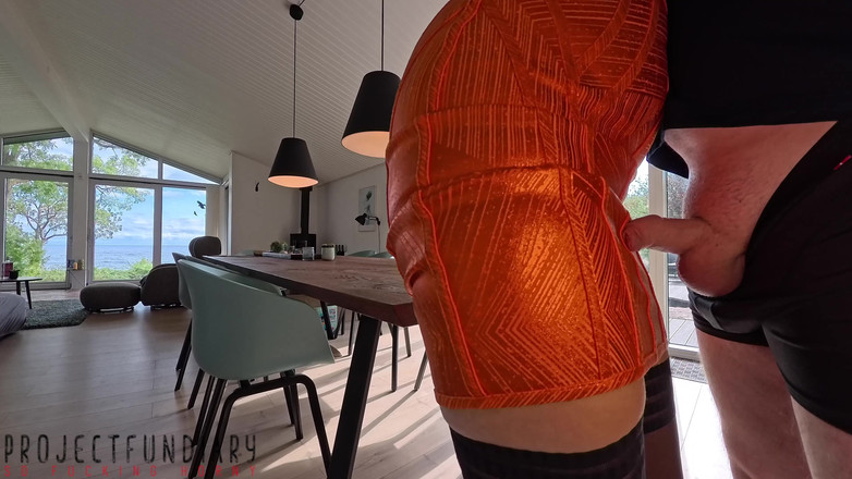 Projectsexdiary: 주황색 몸매에 딱 맞는 드레스와 스타킹을 입은 섹시하고 곡선미가 돋보이는 여성이 신선한 정액으로 가득 찬 미션ary 자세를 취합니다. - 프로젝트 펀디어리