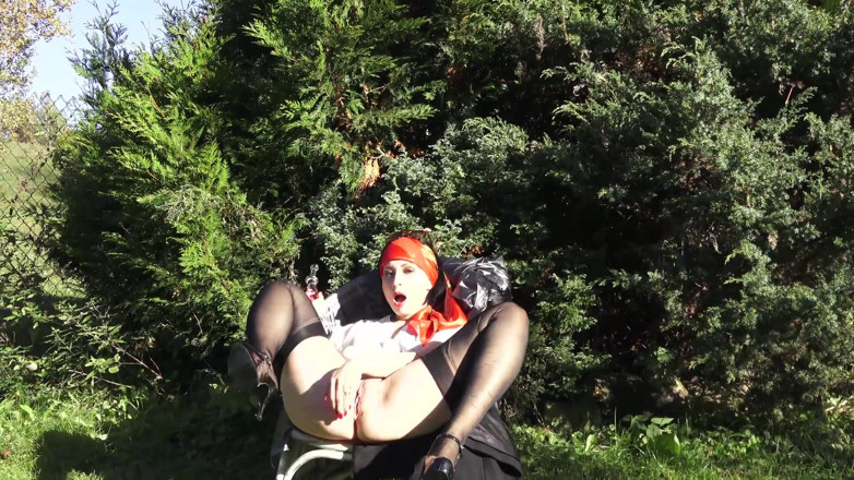 Wanilianna: Jebanie na zewnątrz anal dildo