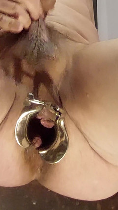 Dildo Man and Cross Hard Sex: 阴道窥镜，怪物假阳具和射精！