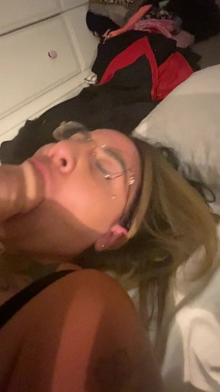 MzKiTTy91: Pawg ehefrau fickt 12 in monsterschwanz und lutscht auch eine