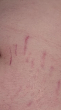 Baise et éjaculation dans son nombril