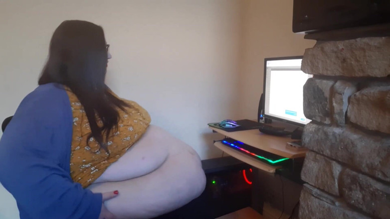 SSBBWLadyBrads: SSBBW sekreterare förödmjukad på jobbet av chef - fantasi