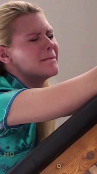 Fundul drăguț al lui Lizzy biciuit