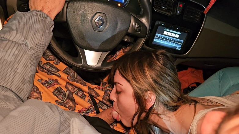 Elnonohub: 車の中で友人数人と買い物に行ったところ、4人で車の中でセックスしてしまいました。