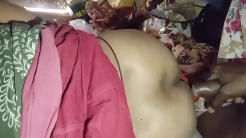Bengaliauntykichut: Hari ini aku ngentot memek saudara tiriku yang lebih tua...