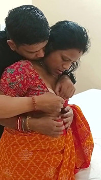 Piękny indyjski Bhabhi romantyczny jebanie w Sari z przyjacielem sąsiadów