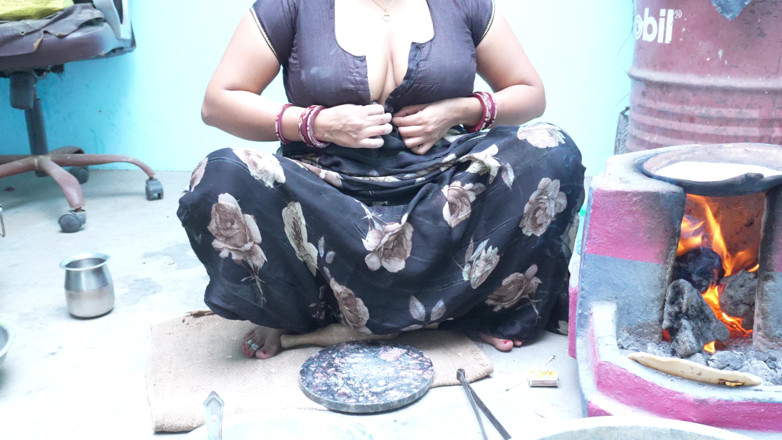 Neha bhabhi0832: Bhabhi Ne Kana Banate Uhe Gand Dikai Dewar Ko