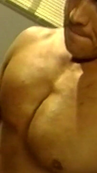 paripakv laal baalon vaali milf(chodne laayak mammi) mota land dogi stail men leti hai