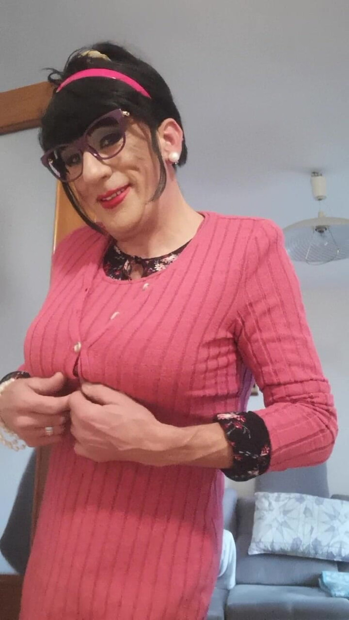 Yusti: Crosddosser vor dem spiegel berührt mich