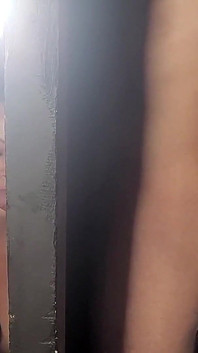 La gaura din zid - gloryhole cu muie cu fumat