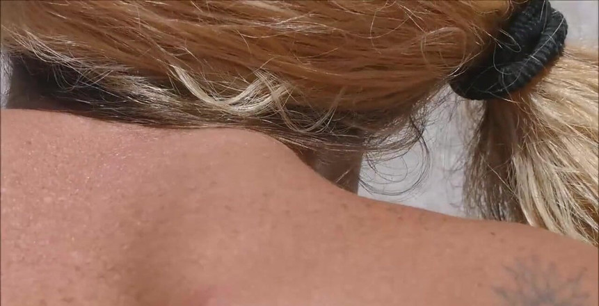 Natalie K: Detailní prstění nahé venku, svlékání mé hedvábné šaty a perverzníš a...