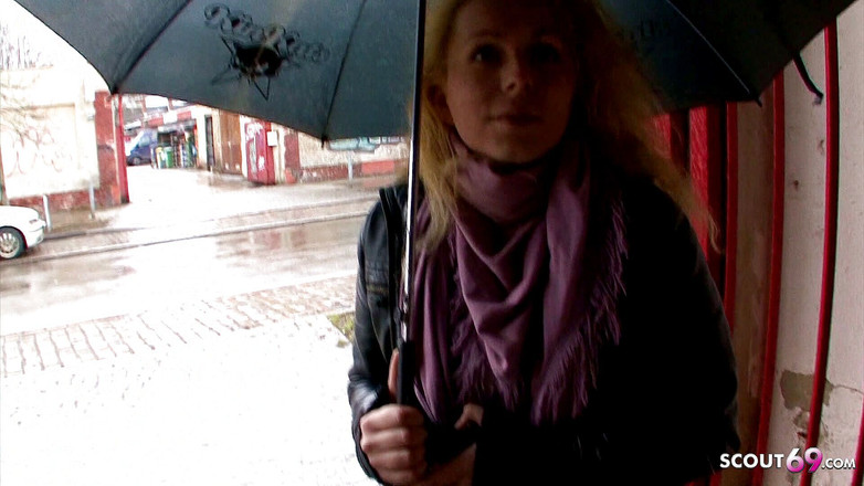 Full porn collection: Немецкая кудрявая тинка разговаривает с первым порно на настоящем уличном пикапе