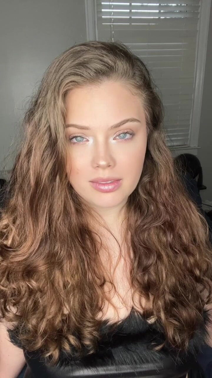 Youdreamgirl123: MILF Domme v kožených děvkách ze svého sissyho chlapce hraní...