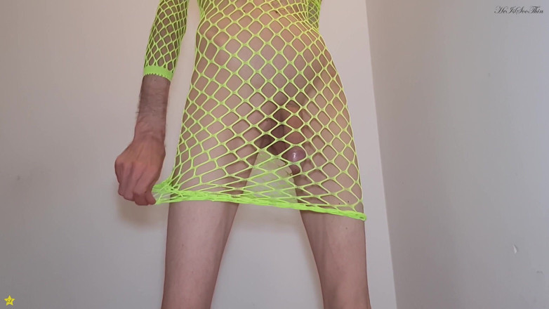 HeIsSooThin: Grünlich gelbes netzkleid - konnte es kaum erwarten - Anprobieren