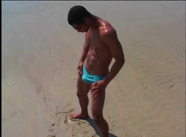 Bad Boyz: So amazing warm anal bang on the beach