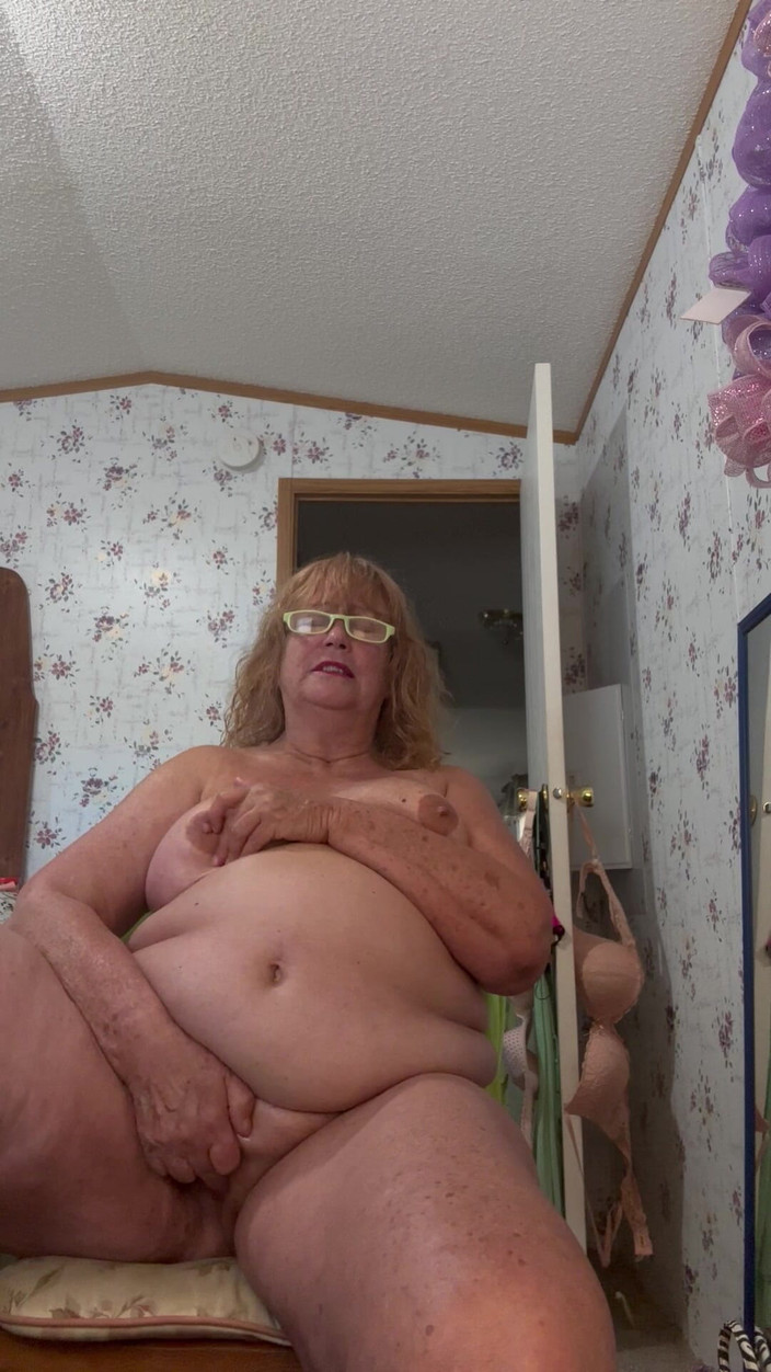 Big Ass 4 U: Masturbation, Nassheit und stöhnen für oma