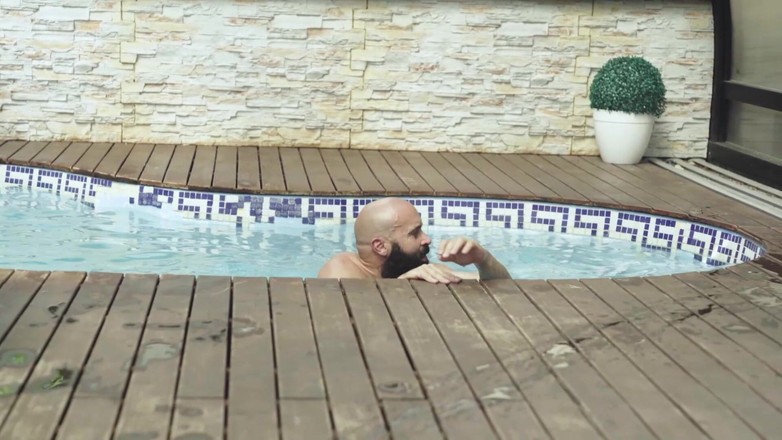 MILF and Big Wet Tits XXX: MILF menggoda ahli perniagaan di pintu - blowjob membawa kepada kongkek...