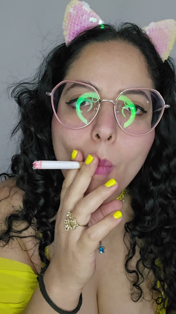 Eddie Queens: Eddie Queens Ft. Babyluna939 - Princess Belle Smoking Fetish, Smoke Blowjob...