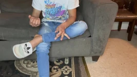 18-jarige jongen stript volledig naakt