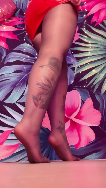 Kisicaxx: Usikan dalam pantyhose dan pakaian lateks