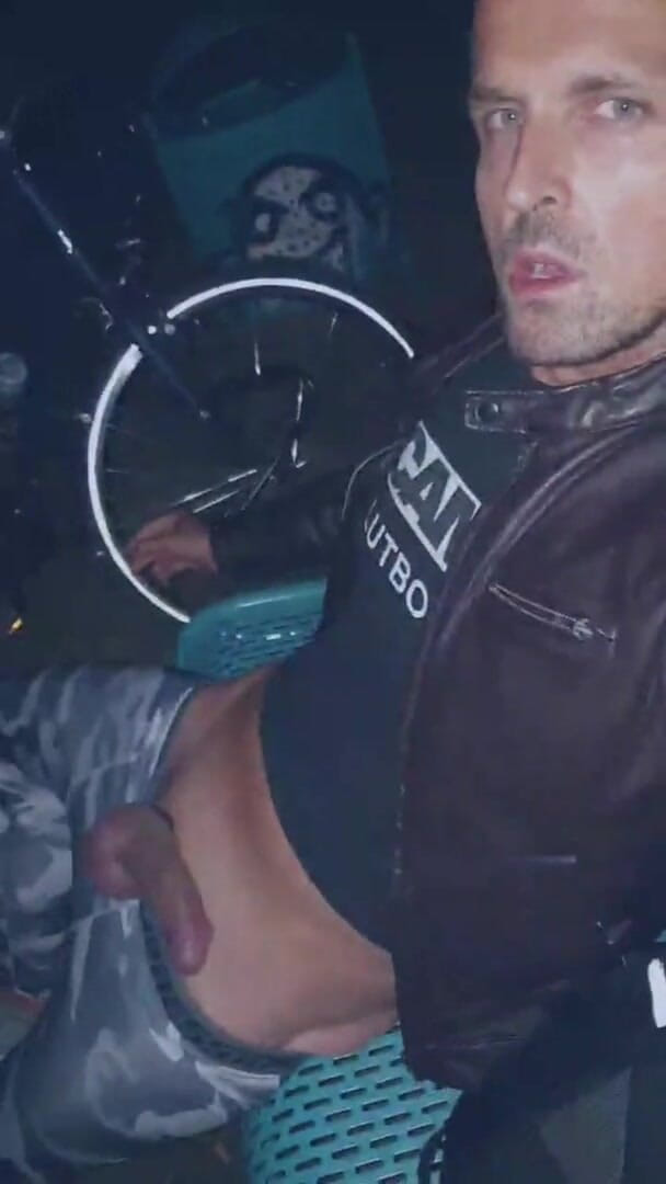 Slutboyben: Slutboyben Cam4 クルージング・ピッグ・アット・ナイト・エクスポジング ライブ Cam4