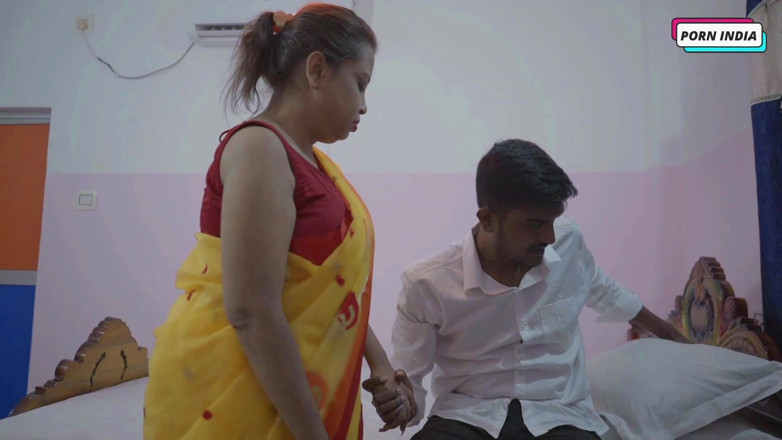 Porn India Studio: Хардкорный секс горячей красивой бхабхи дези с незнакомцем