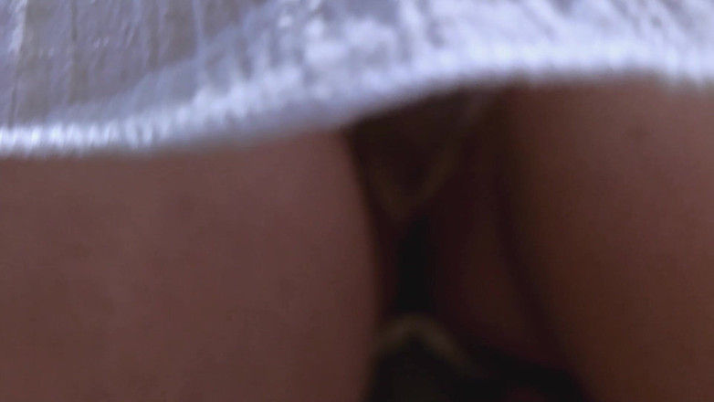 Venus and rider: Прикоснись к возбужденному незнакомцу, засовываю его член внутрь ее трусики и наполняю ее киску спермой